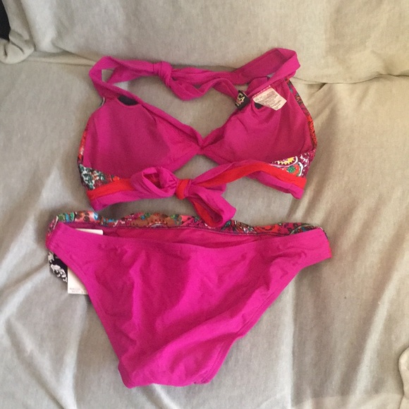 Brand new Becca Beach bikini - Picture 2 of 4